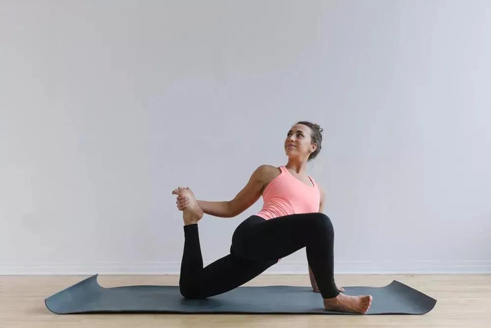 劈叉劈不下去练什么,劈叉胯不正怎么练