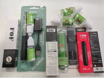 记者直击:卖给孩子们的*子烟电**