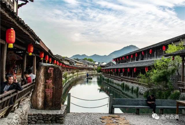 悬崖栈道景区游览图,旅游绝壁栈道探险