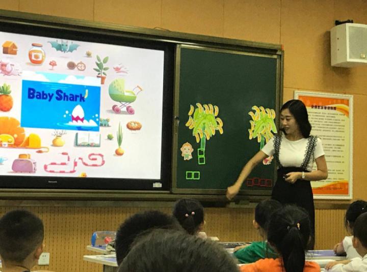 教师兼职做微商违法吗,老师做微商引争议被开除