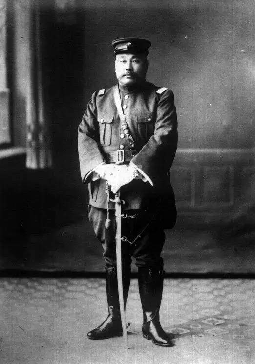 双重梦境梦到女鬼,在街上梦到一个穿古装的女孩