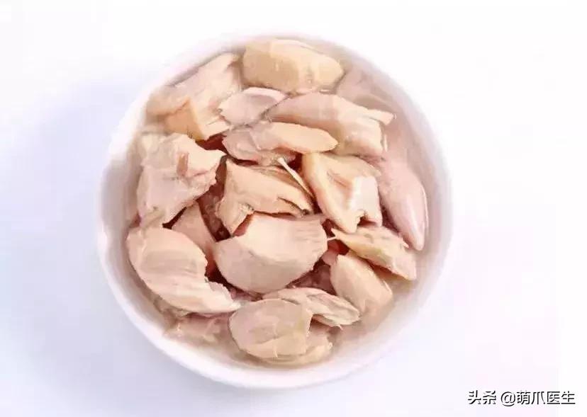 猫咪天天跑去喂鱼,猫咪不吃东西喝汤能喝饱吗