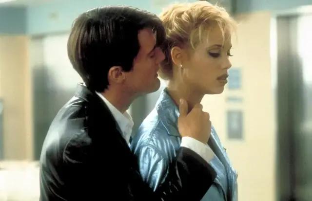 今年戛纳第一热片《圣母》，绝对让人目瞪口呆