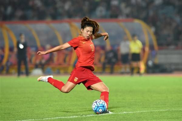 中国女足3-2逆转韩国球迷欢呼,中国女足2:8负荷兰夺亚洲杯冠军