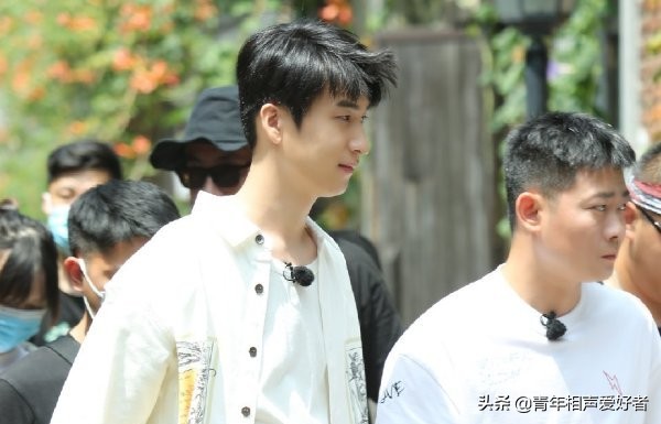 德云社的师兄弟怕不怕张云雷,张云雷身高185秦霄贤身高183