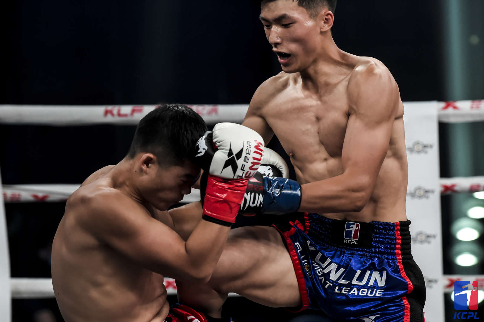 昆山足球13连胜,昆山4-0大胜巴萨