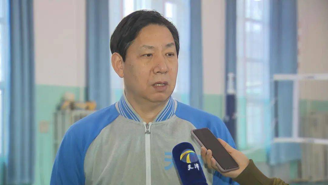 天津女排王宝泉最新状态,王宝泉率领女排红队亮相