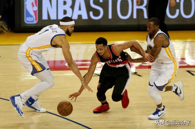 nba球员的鞋和普通人的鞋比,nba球员有多少鞋子