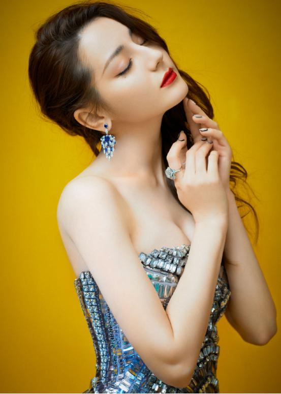 迪丽热巴薄纱裙造型高定,迪丽热巴亮甲纱裙