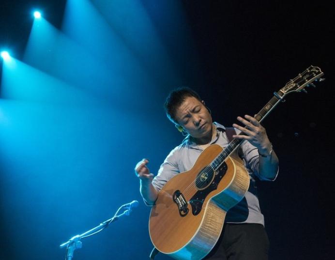 穿过幽暗的岁月结局,穿过幽暗的岁月才能抵达诗和远方