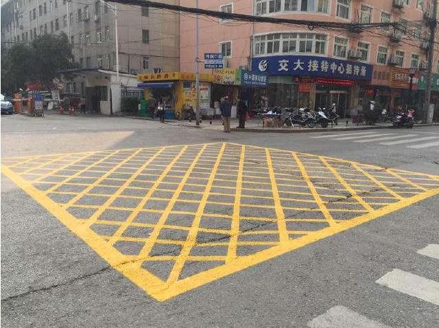 这些交通标线绝不能压,交通违法标线处罚标准