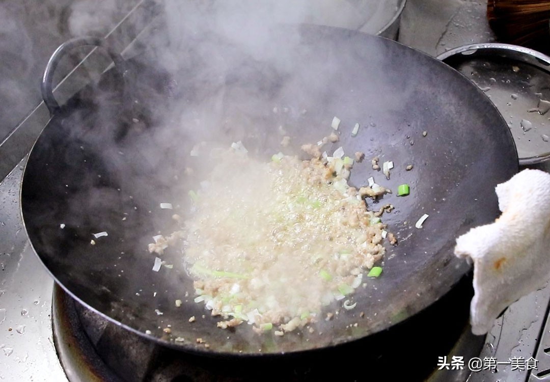 炸酱面最正宗的做法酱汁,这才是正宗做炸酱面的正确方法