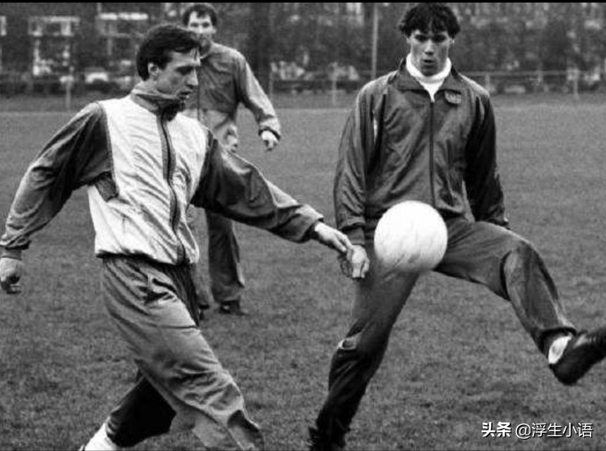 足球史上最全能支点中锋!他可以在中锋、前腰和边锋之间无缝衔接!