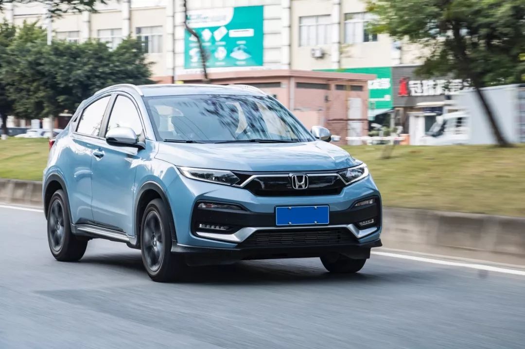 潮鞋与潮车是如此般配,90后年轻人就爱这一口