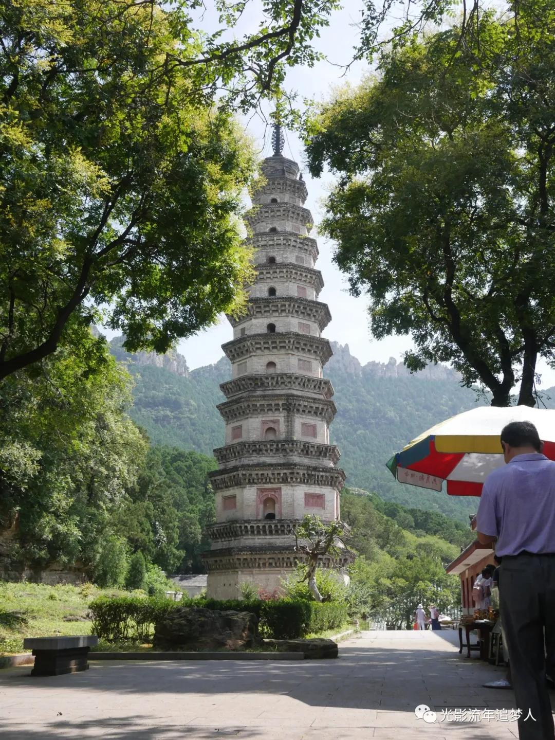 古寺灵岩寺,济南千年古寺灵岩寺