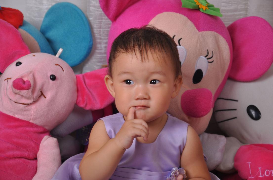 小朋友吃手如何引导,小孩吃手怎么正确引导