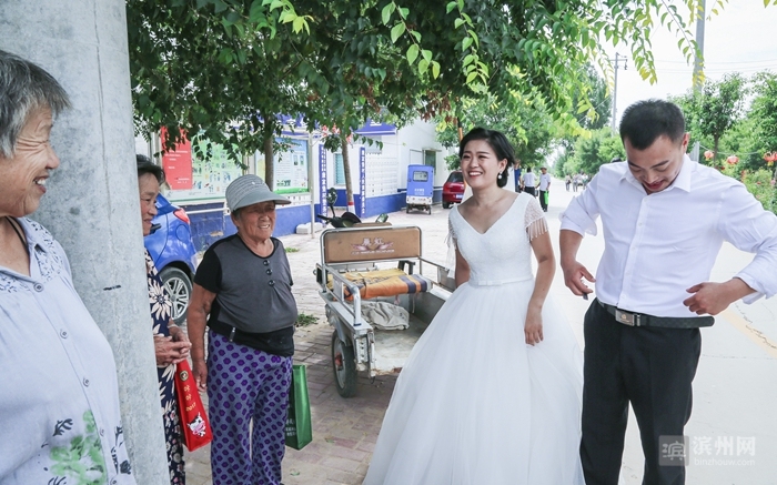 2018时光已走滨州日报90后小美摄影记者定格了您的最美