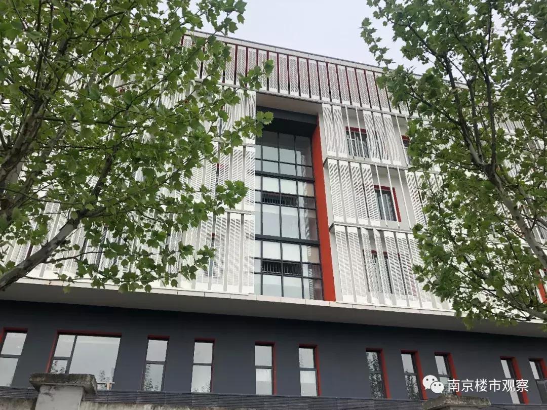 实探月坛学区真实在售房源紧缺,实探地铁房