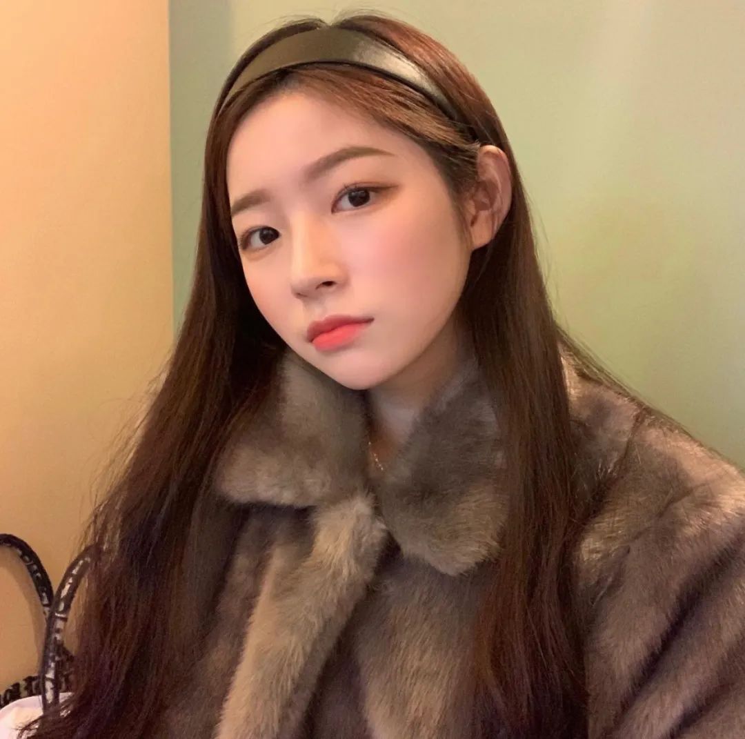 韩国女孩很会化妆,韩国东大门头饰