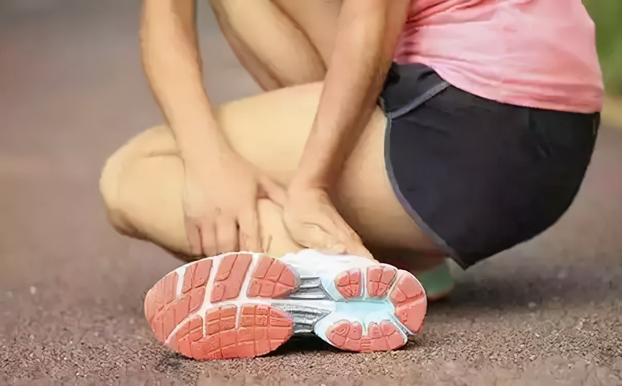 崴脚后48小时后怎么处理最好,崴脚脖子怎么处理好得最快