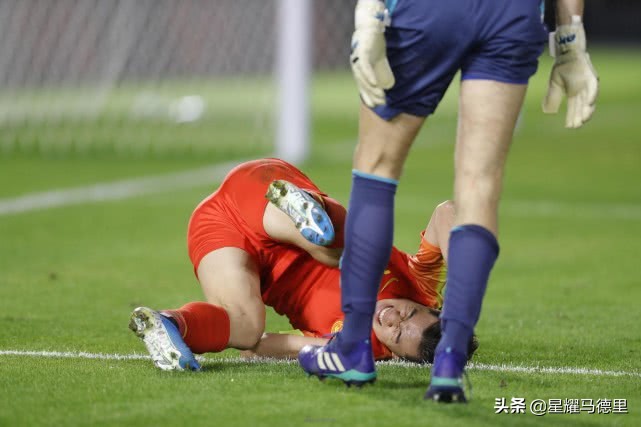 比国足更糙？国奥球员2次神级停球失误看呆球迷，网友：正常水平