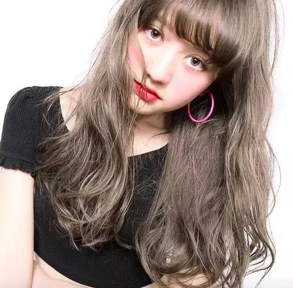 黄黑皮适合的蓝色系发色推荐,显白发色2020流行色黑黄皮冷色系