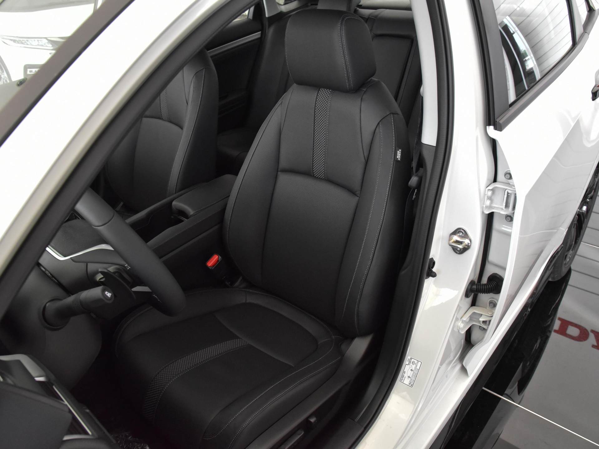 本田思域综合性能,四轮独立悬挂最省油的家用车