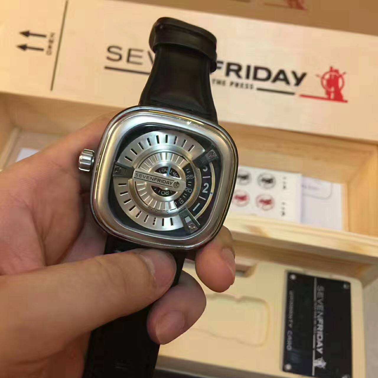 1w块钱能买到什么手表,意外获得上万元的手表