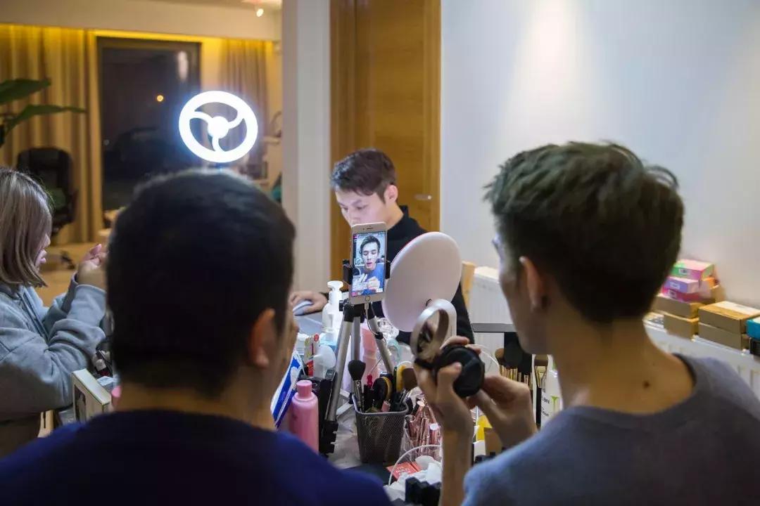 鐩存挱鐢靛晢鏉庝匠鐞﹀弻11 (鏉庝匠鐞︾О鐩存挱鐢靛晢琛屼笟姝ｅ湪娲楃墝)