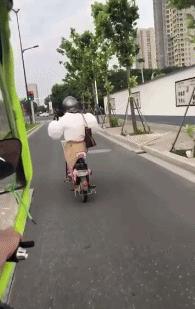 UR如何靠“泡泡袖”成为当代女孩的快乐老家？