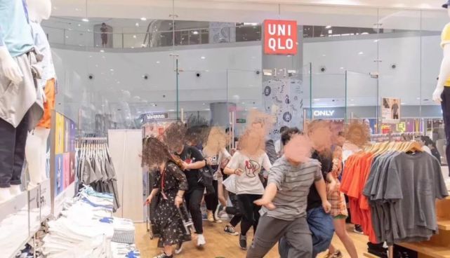 买一件t恤不过分吧,一件t恤上万的