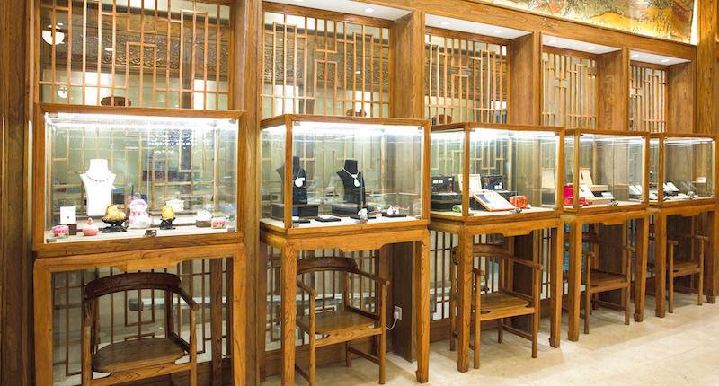 典当奢侈品值多少钱,奢侈品典当回收奢侈品是真的吗