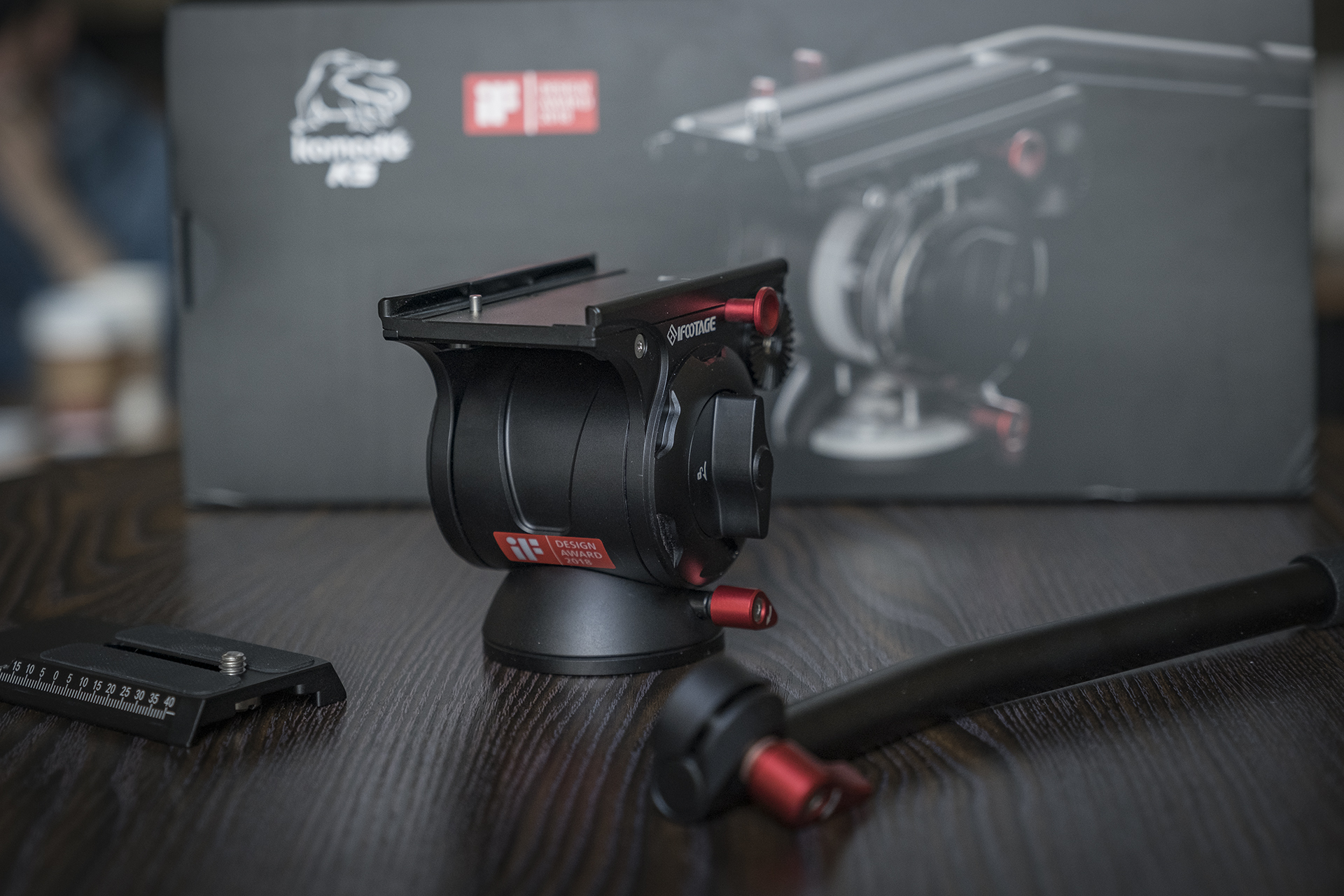 聚目开箱丨明明能靠脸，偏要拼才华——印迹COBRA2代独脚架开箱