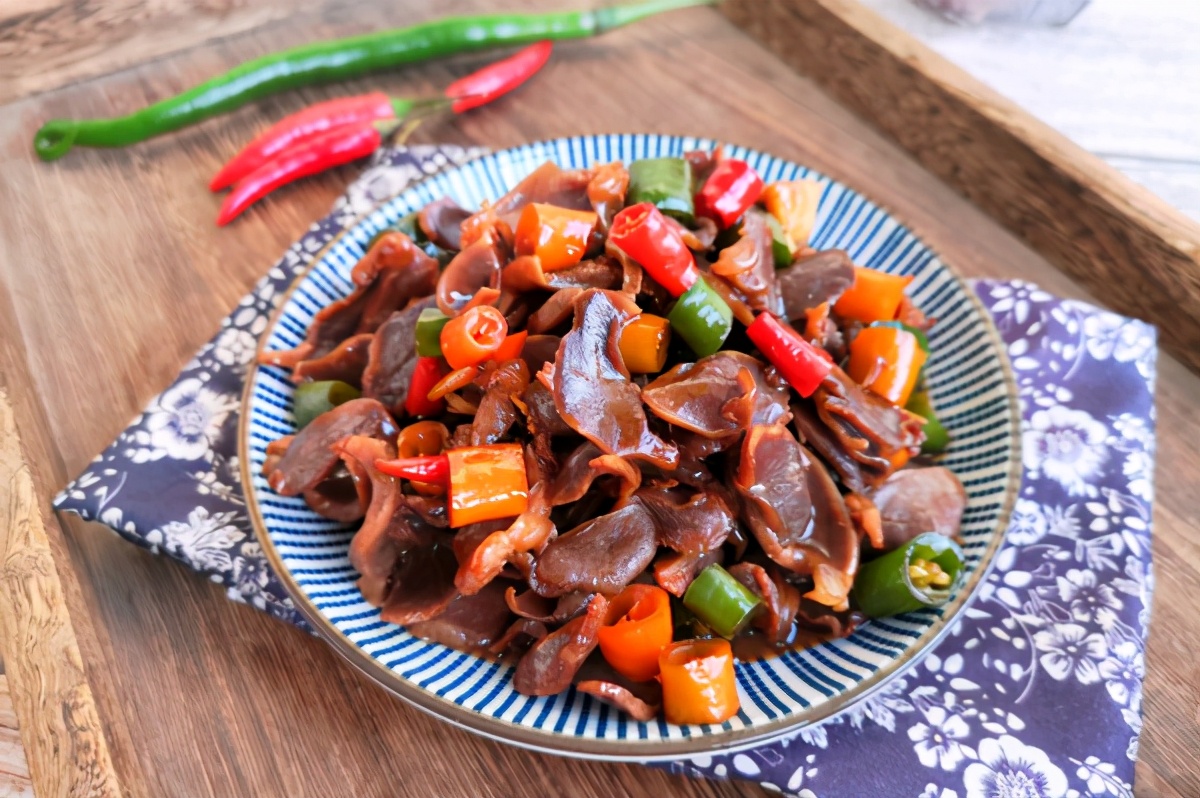 鸡身上“软黄金”，识货的人抢着买，肉贩子偷偷留着吃