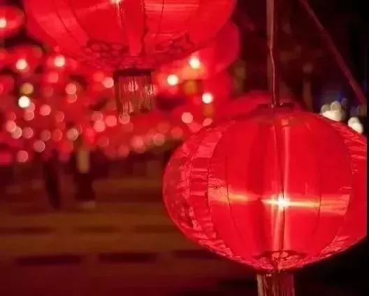 千家窗户千盏灯，万家灯火万家情！祝愿阖家团圆，喜气洋洋！