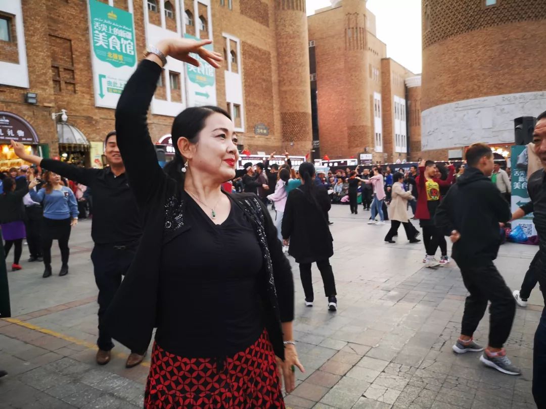 *疆新**早餐美|三步一娜扎，五步一热巴