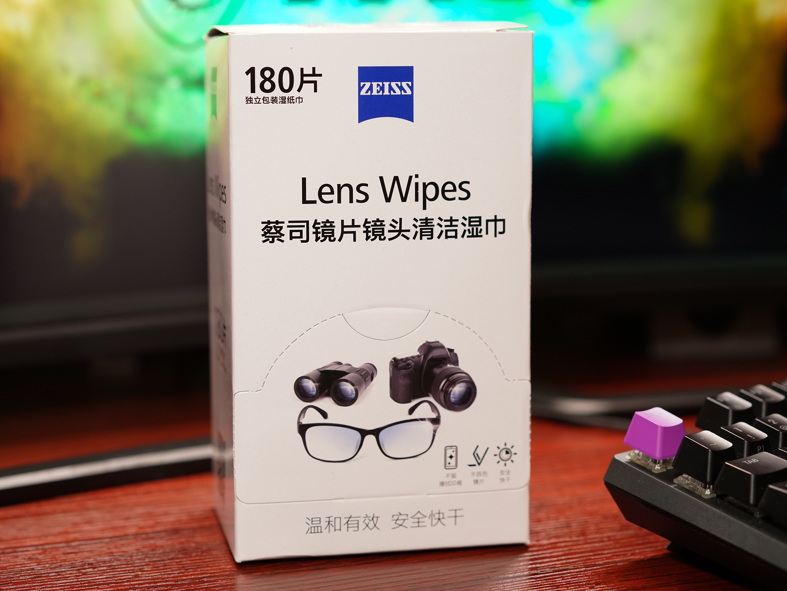 这套花费超过2W的桌面看起来是如此朴素