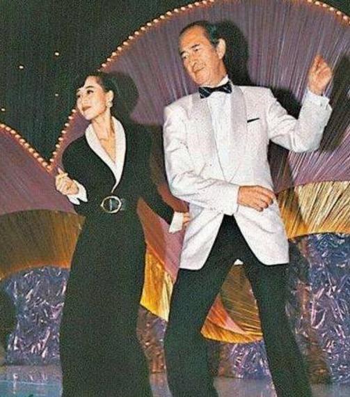 赌王一共有几房妻子,赌王背后的女人