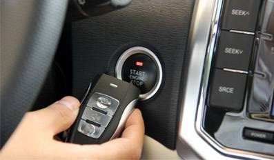 车钥匙掉了用什么方法找回来,车钥匙掉车里了怎么打开车门