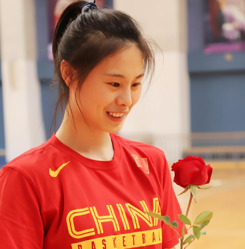 王思雨擎大旗新疆半场轻取陕西,王思雨单场最高得分的比赛