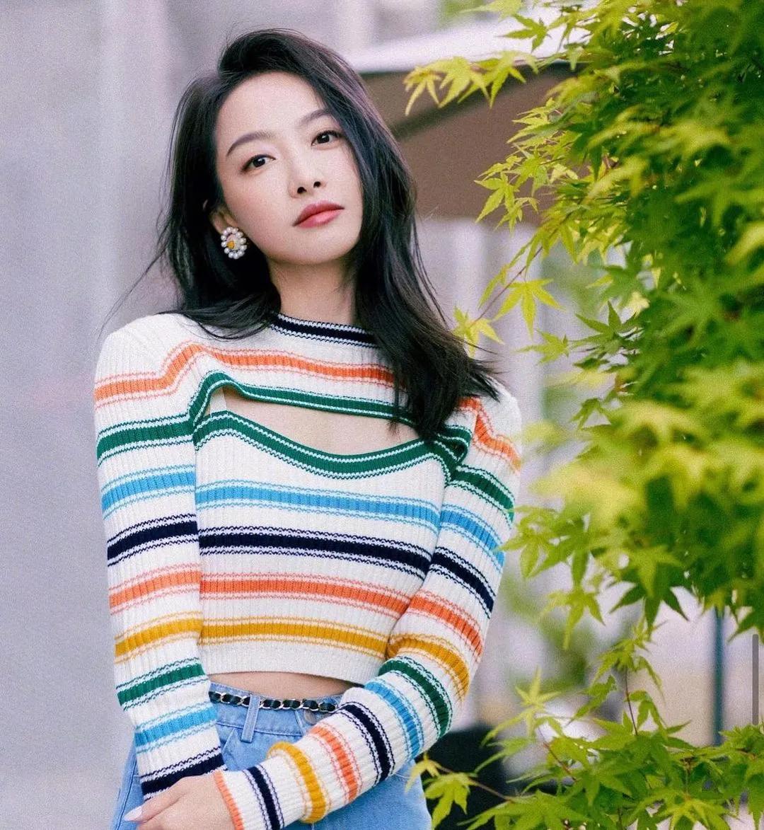 气质针织秋冬穿搭一整套,明星同款针织衫日常穿搭