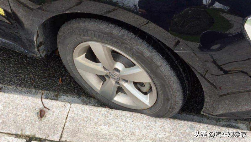 轮胎压到马路牙子对车有影响吗,轮胎上马路牙子对轮胎多大损伤