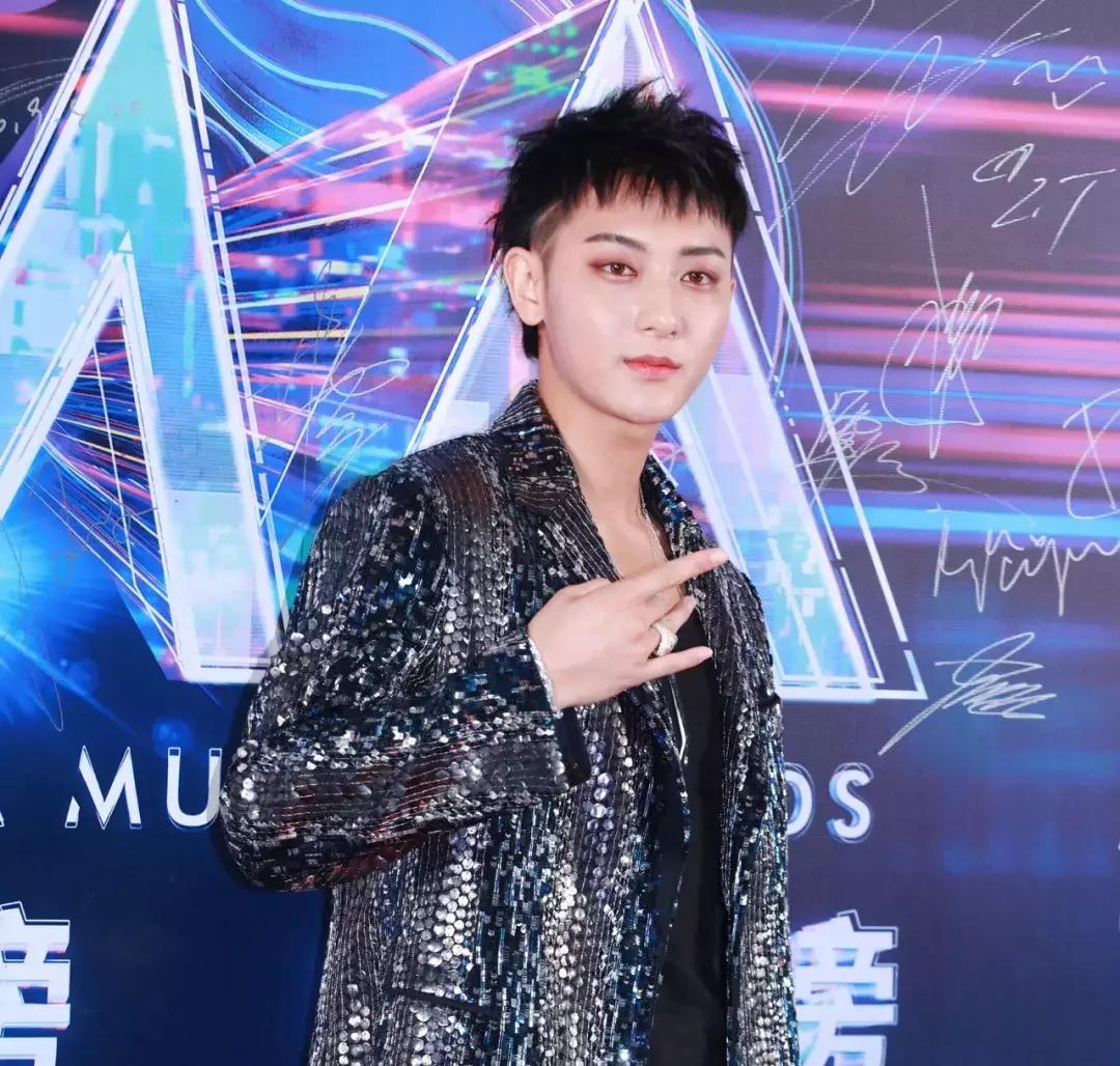 王一博黄子韬华晨宇,王一博和华晨宇眼妆