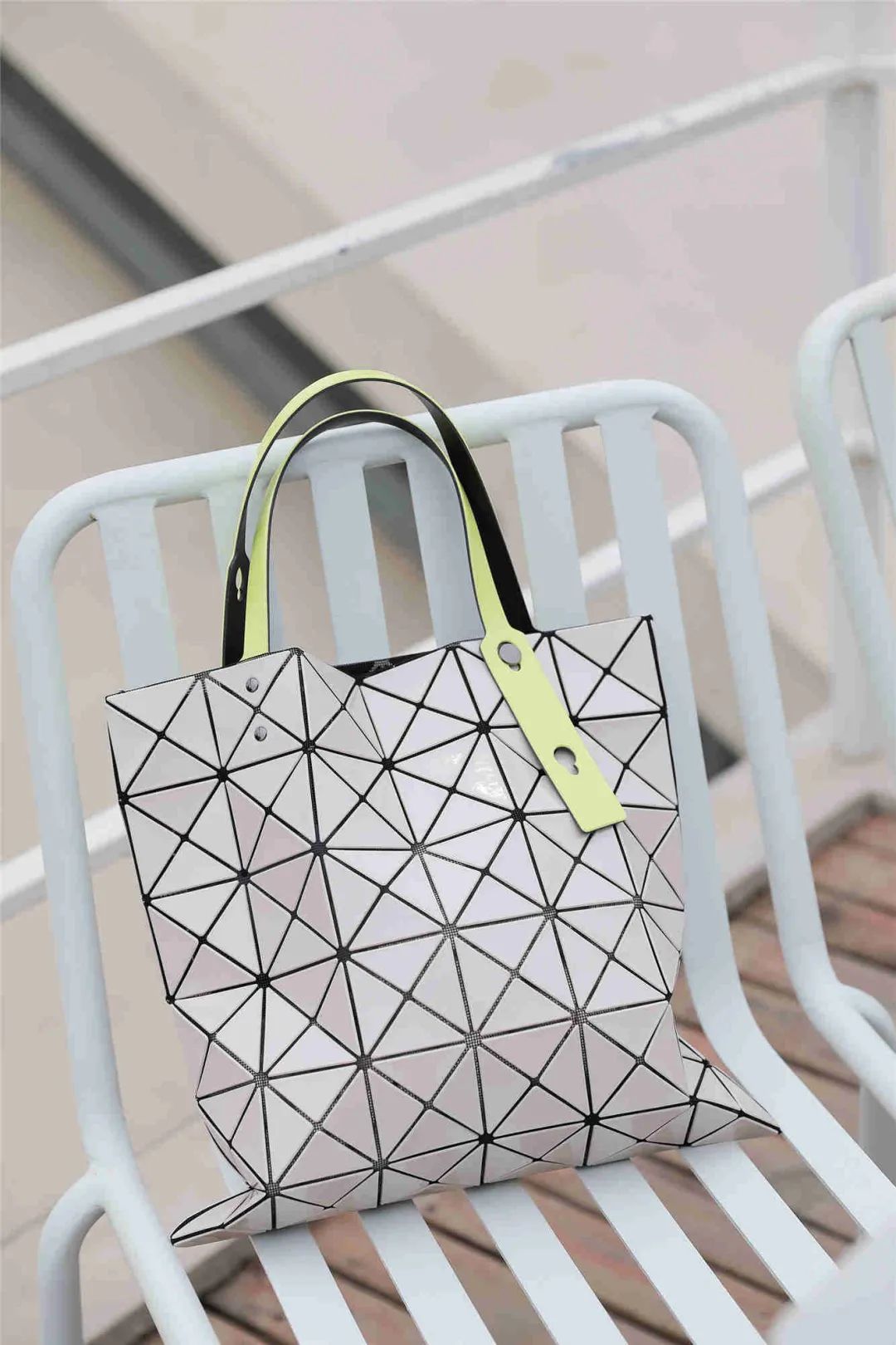 初入职场质感包包推荐,三宅一生包包属于什么档次的包包