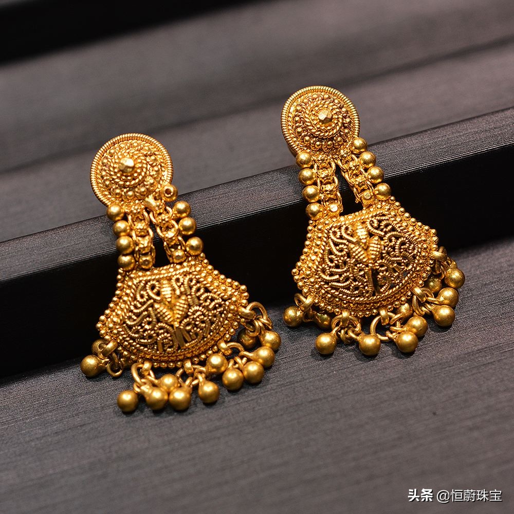 周大福和老凤祥的黄金首饰哪个好,周大福古法黄金手镯值得买吗