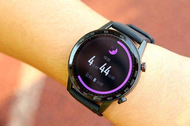 如何挑一款便宜排面高的智能手表 (同等价格选智能手表还是机械手表)