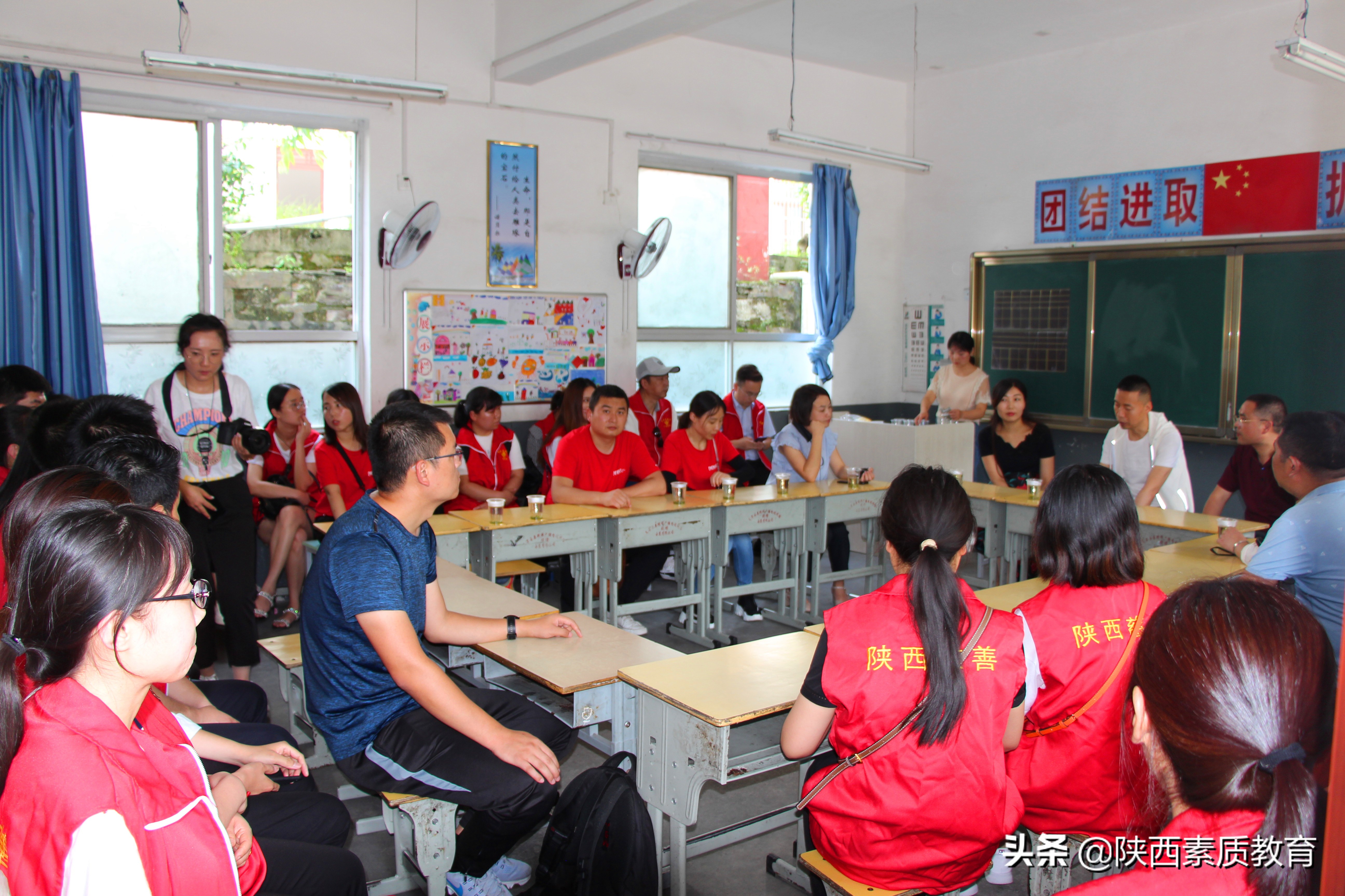 西安天朗集团*党**委爱心行走进安康市平利县大贵镇天朗希望小学