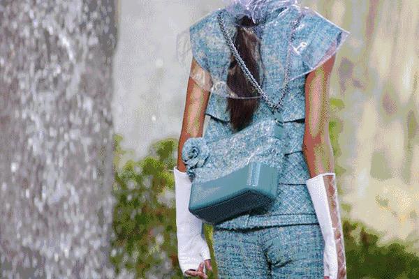 女人一定要有个好包吗,为什么女人只需要一个拥抱