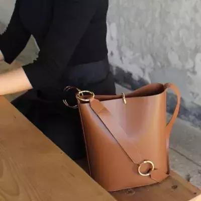 国内十大小众轻奢品牌包包500以内,适合夏季的轻奢包包百搭