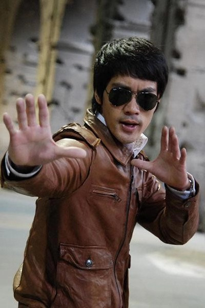 追星的最高境界：从小痴迷李小龙，长大后把自己追成了“李小龙”